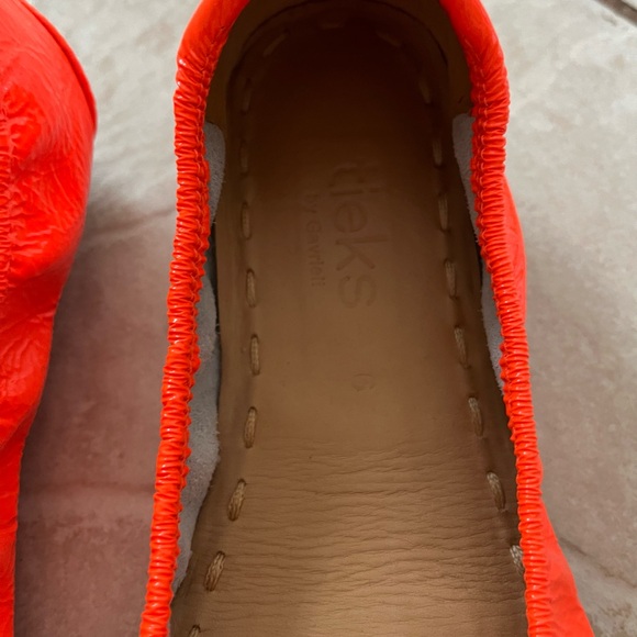 EUC- Tieks Outrageous Orange Neon Patent Leather. Size 6. - Picture 3 of 10